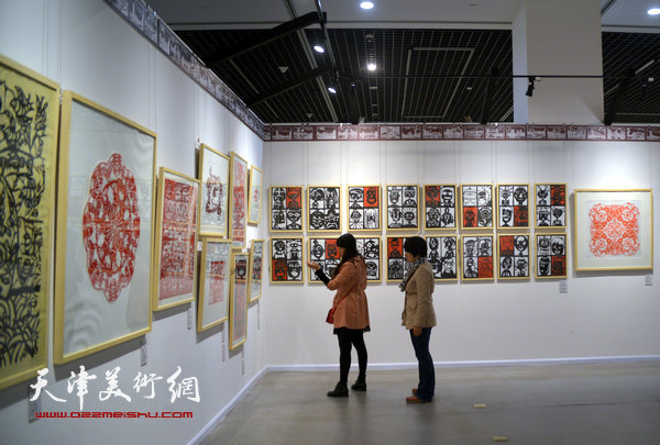 2014“西岸”剪纸艺术展现场。