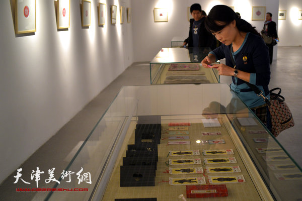 2014“西岸”剪纸艺术展现场。