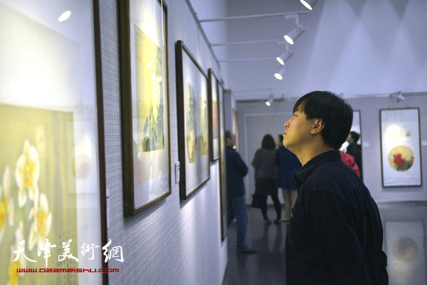 王跃进、薛海强工笔花鸟画展19日在天津图书馆展厅展出。