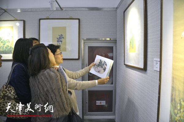 王跃进、薛海强工笔花鸟画展19日在天津图书馆展厅展出。