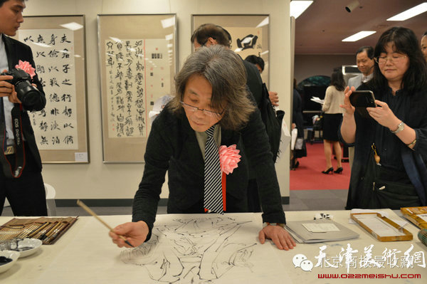 赵均教授现场挥毫泼墨​ 