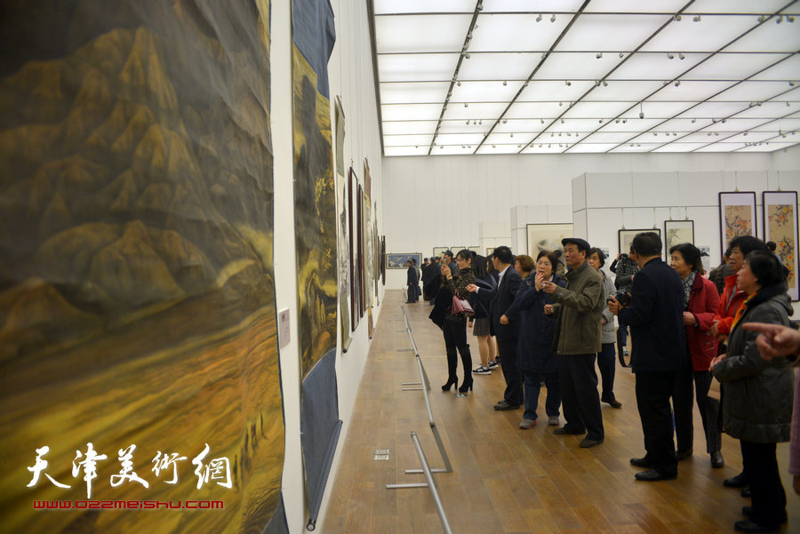 “大道行远”—天津画院建院35周年美术作品展现场。