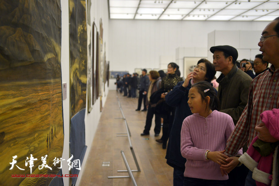 “大道行远”—天津画院建院35周年美术作品展现场。