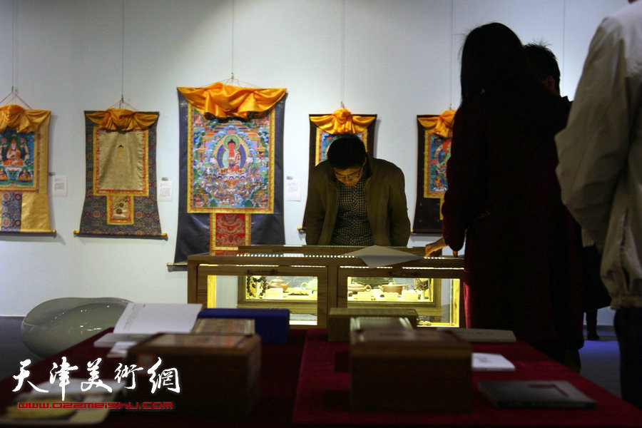 神·韵—唐卡珍品展在天津高新区智慧山艺术中心开展，图为展览现场。