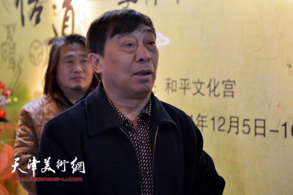 书法家李祥平代表参展书画家在邀请展开幕仪式上致辞