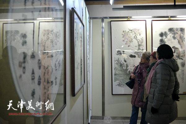 图为李祥平、孙富泉书法生肖画作品邀请展现场