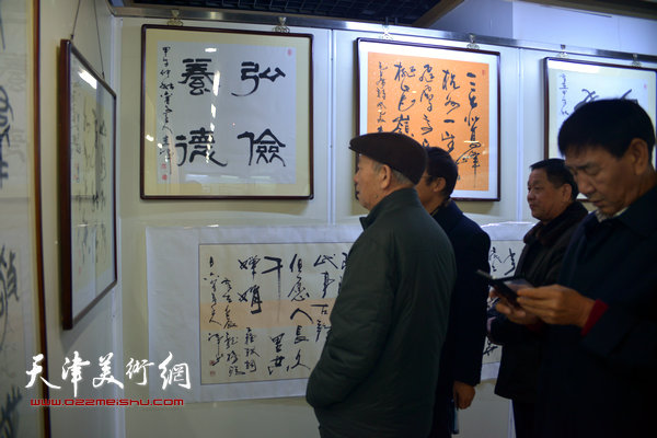 图为李祥平、孙富泉书法生肖画作品邀请展现场