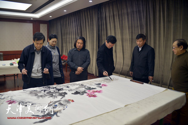 图为左起：张新铭、郑少英、孙富泉、陈之海、皮志刚、魏文亮在慰问现场。