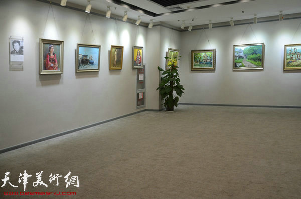 图为画展现场。