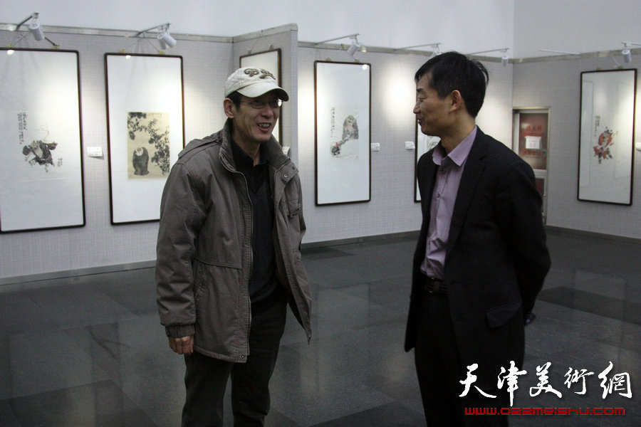 “马寒松、史振岭、张运河、李响—墨彩流泉中国画展”在天津图书馆举行，图为