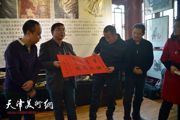 台湾著名学者、书法家戴忠仁为画展写来贺词：笔酣墨饱尽在集真阁。