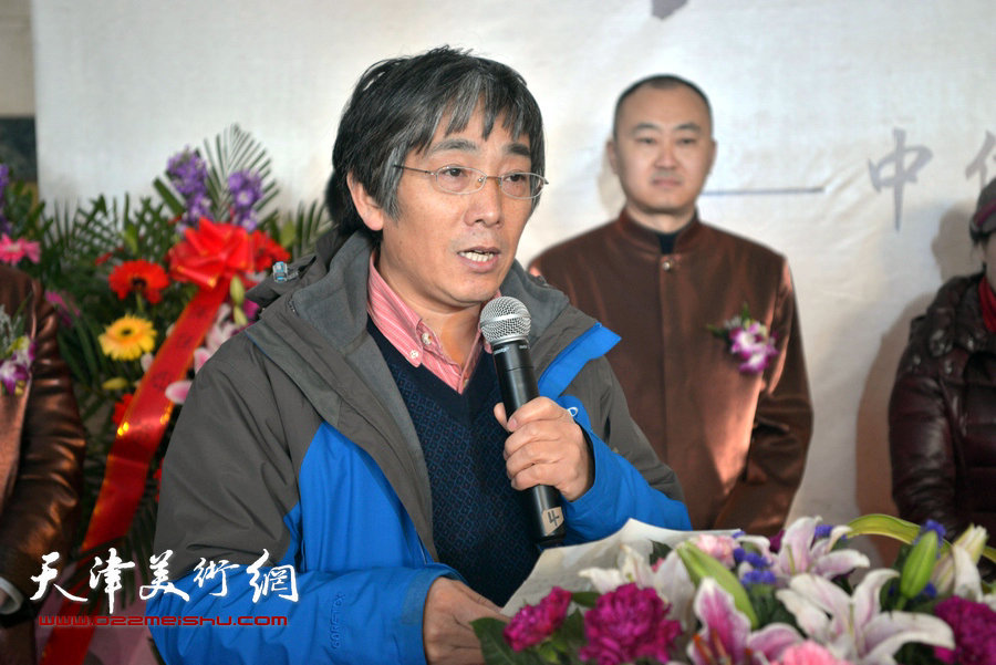 青岛市美协副主席兼秘书长张风塘致辞。