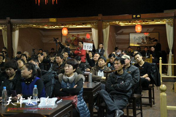 图为“中国（天津）第一届葫芦文化艺术节获奖作品专场拍卖会”现场。