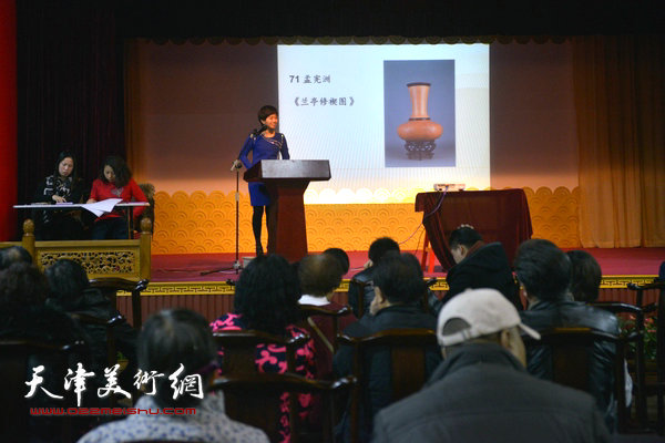 图为“中国（天津）第一届葫芦文化艺术节获奖作品专场拍卖会”现场。