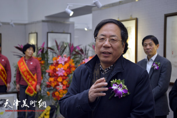 天津画院原党组书记、书画家陈英杰致辞。
