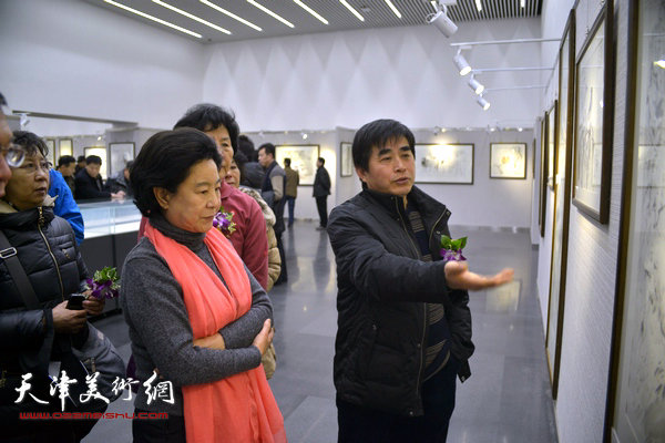 “三羊开泰”金涌焱花鸟画精品展在天津开幕。