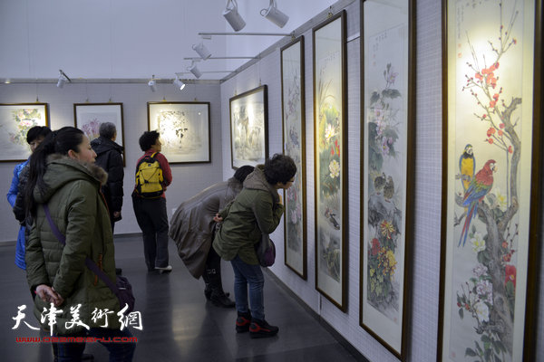 “三羊开泰”金涌焱花鸟画精品展在天津开幕。