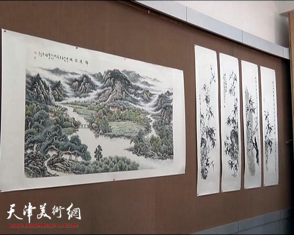 图为展出的书画作品。