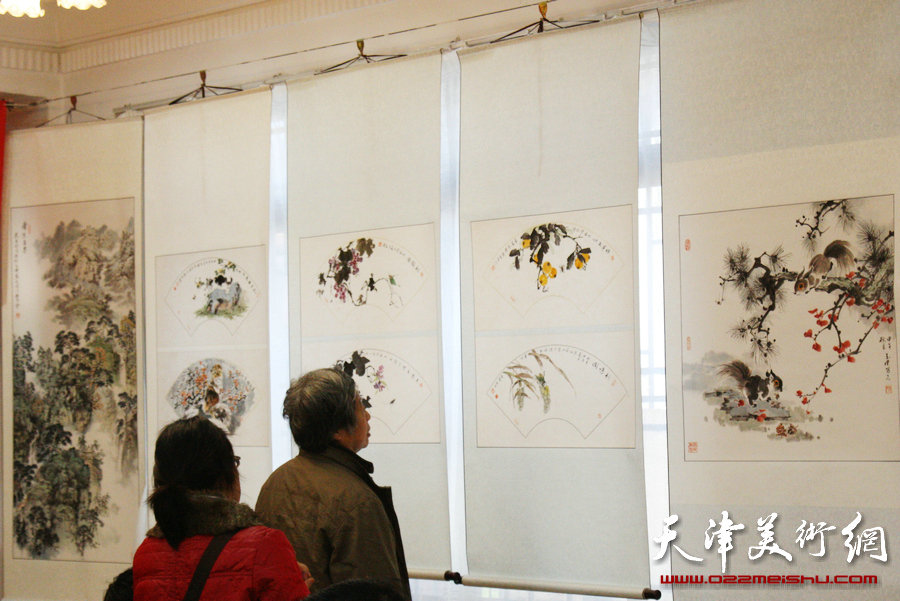 “迎新春—尹玉璞画展”在天津华侨书画院开幕，图为