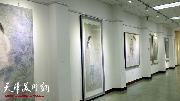于栋华博士毕业作品展1月21日在天津大学一得轩开幕，图为画展现场。