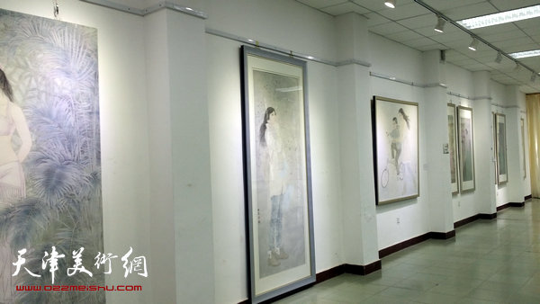 于栋华博士毕业作品展1月21日在天津大学一得轩开幕，图为画展现场。