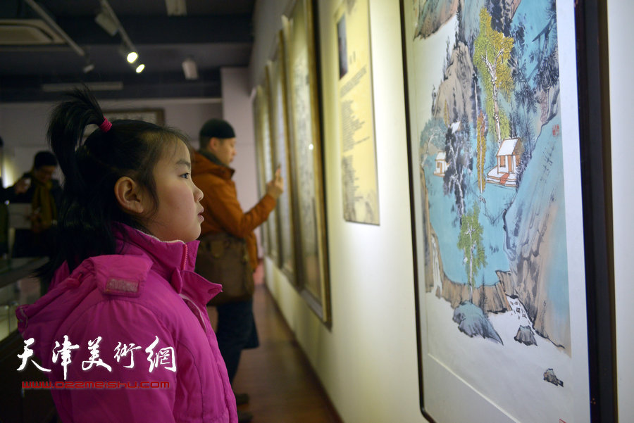 天津巨龙画院首次书画展1月25日在鸿德艺术馆举行，图为画展现场。