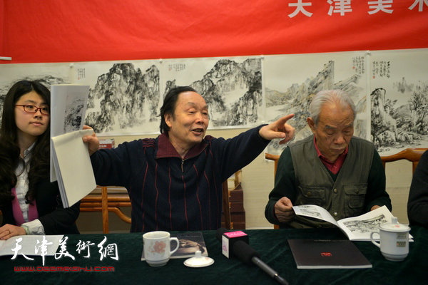 青年画家何宁山水画研讨会2月7日举行，图为向中林。
