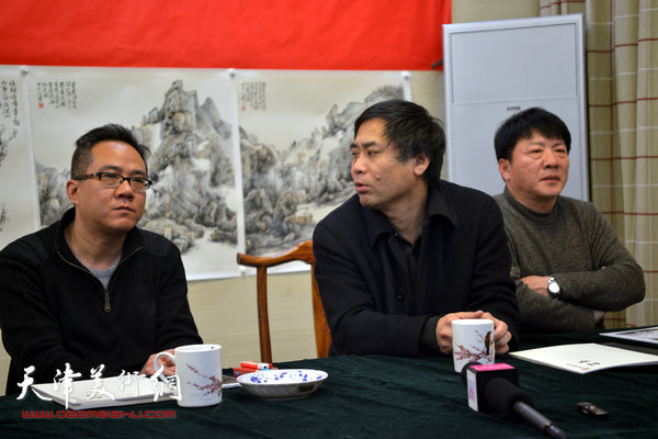 青年画家何宁山水画研讨会2月7日举行，图为左起：何宁、肖培金、高原春。