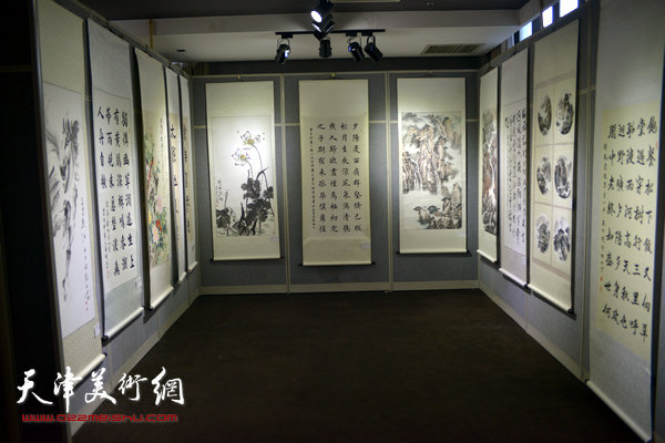 图为南开区文联成立3周年书画作品展现场。 