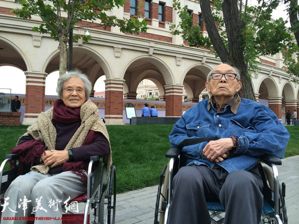 夏明远夫妇2014年10月3日在新建的天津民园