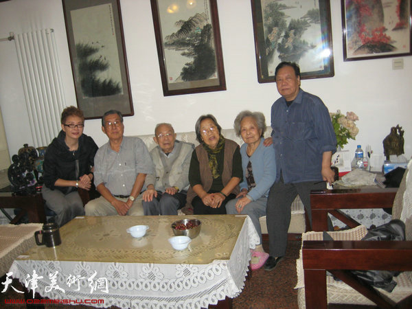 2011年10月5日，夏明远和天津美院老院长张浦生、老同事邓秀夫妇