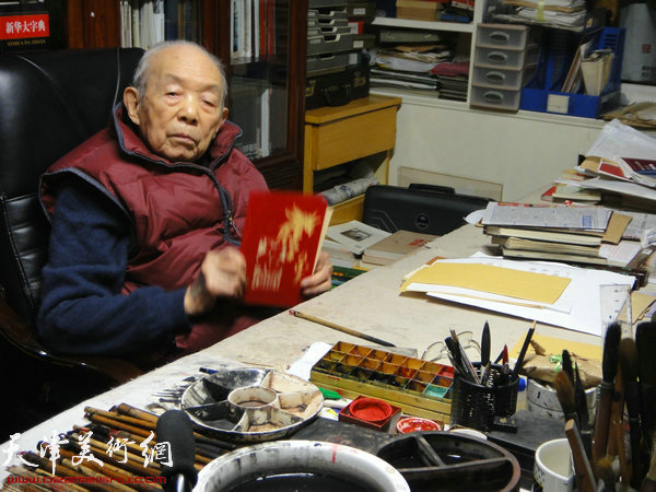 2014年1月1日元旦，年届102岁的夏明远收到好友贺年卡。