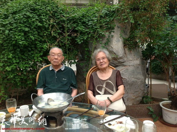 2013年8月7日，夏明远夫妇在天津绿色时代。
