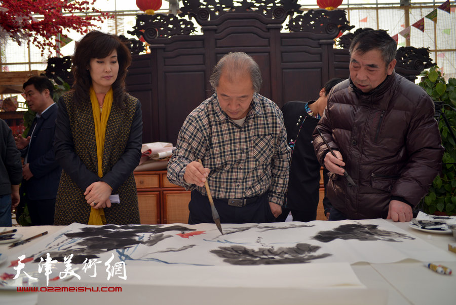 用艺术点亮“中国梦”，天津美协走进宁河迎春，图为