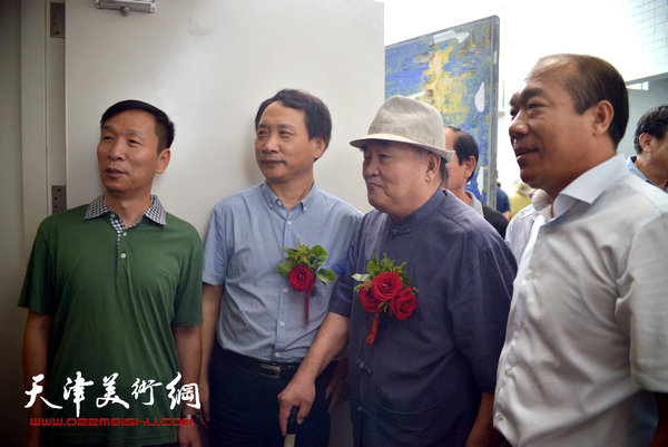 2014年8月，孙伯翔、寇士恺、张建会在王树秋书展上。