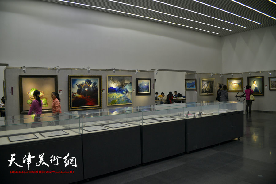 “2015新闽津·学仕文化艺术家邀请展”在津开幕，图为展览现场。