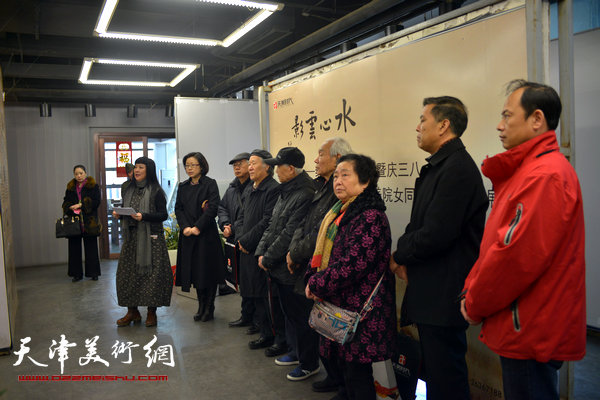 纪念范闻泽—天津美院女同学会作品联展在天美时代举行