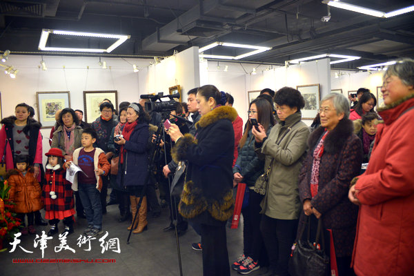 纪念范闻泽—天津美院女同学会作品联展在天美时代举行