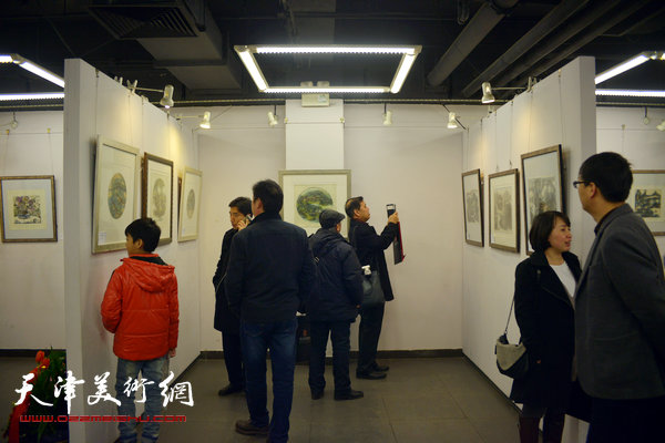 纪念范闻泽—天津美院女同学会作品联展在天美时代举行