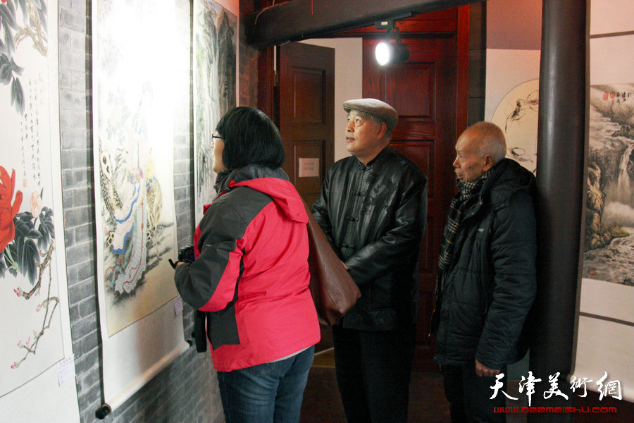 阳春墨韵—津门书画家欢庆元宵作品展在杨柳青开展，图为展览现场。