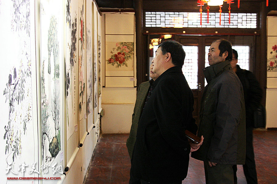 阳春墨韵—津门书画家欢庆元宵作品展在杨柳青开展，图为展览现场。