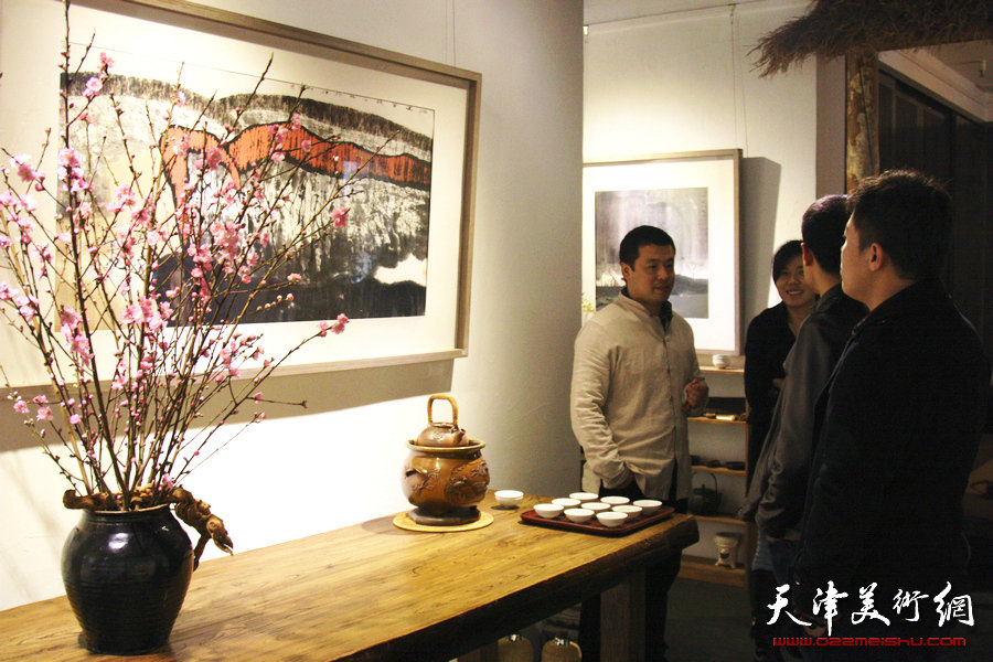 “高情深致—白鹏绘画作品展”开展，图为