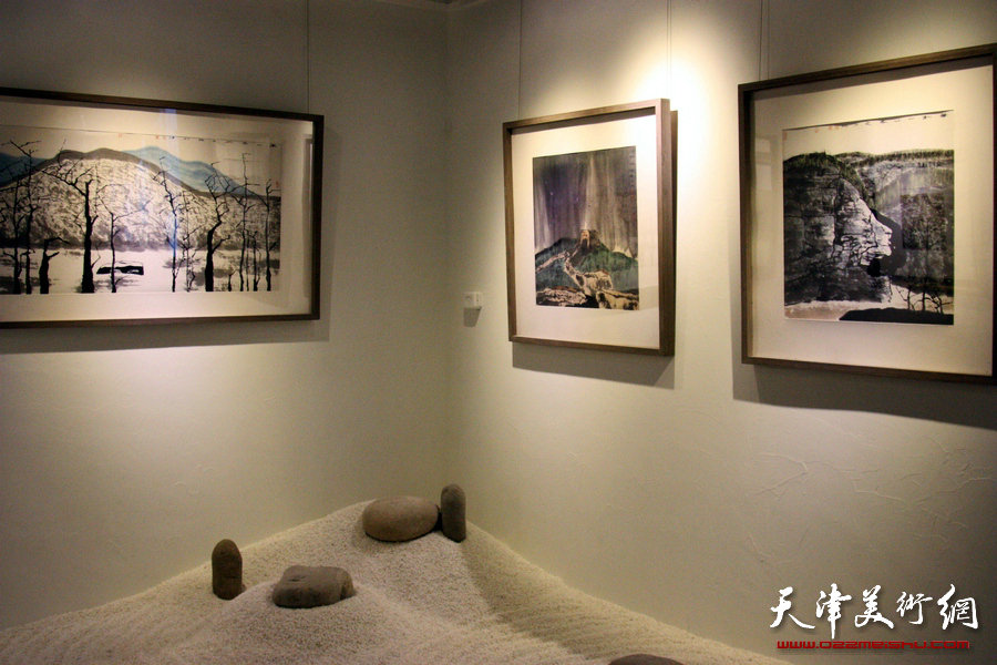 “高情深致—白鹏绘画作品展”开展，图为