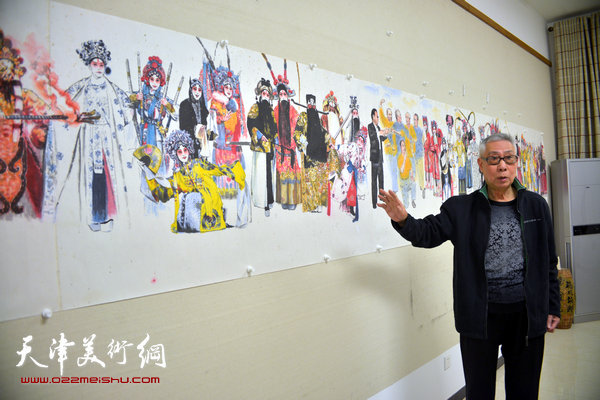  刘洪麟在天津美术网讲解他创作的反映振兴京剧艺术的长卷