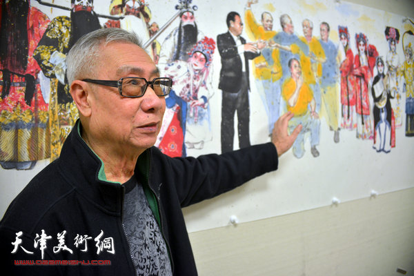 刘洪麟在天津美术网讲解他创作的反映振兴京剧艺术的长卷