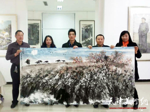 “和风细雨·大地回春—当代著名画家八人展”在首都博物馆画院宝坻分院举行，图为