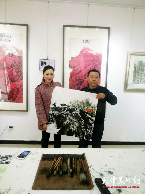 “和风细雨·大地回春—当代著名画家八人展”在首都博物馆画院宝坻分院举行，图为