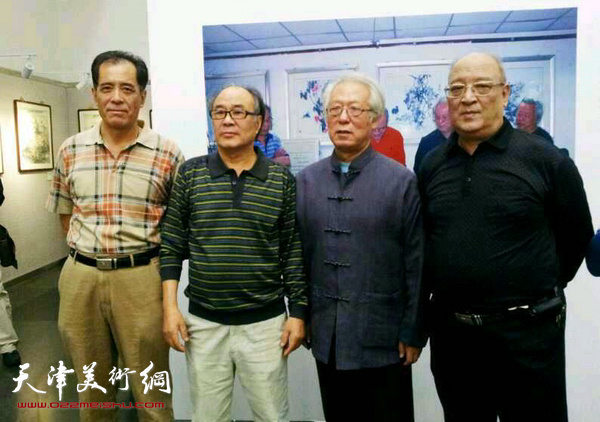 张志连与贾宝珉、史如源、郭书仁在画展上