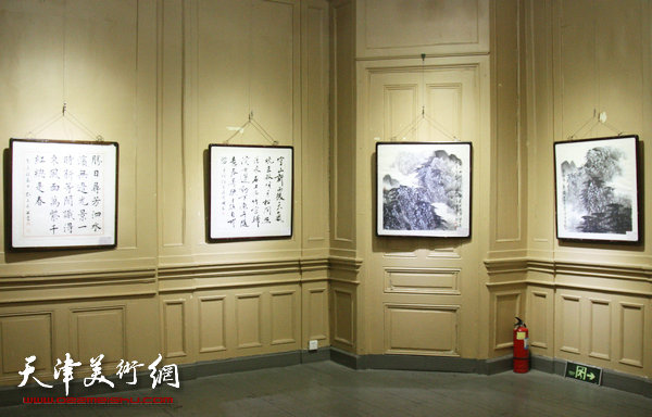 “水墨语境·书法国画十人展”在天津西洋美术馆开幕，图为展览现场。