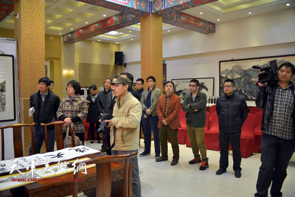 张大功书画作品展在天津一鉴楼文化会馆举办，图为现场。